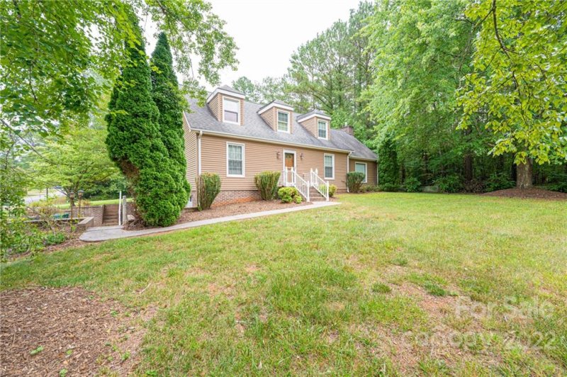 Property image 2 at 1535 Knightbridge Drive, Newton, NC 28658