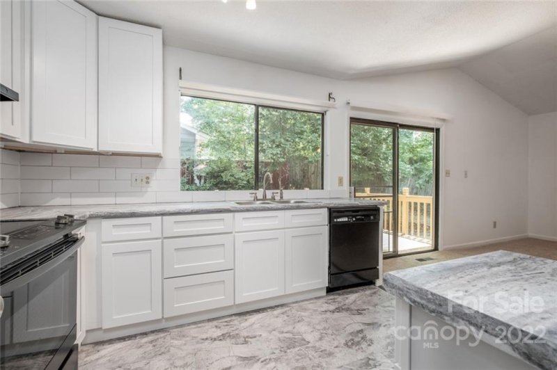 Property image 2 at 1015 Pineborough Road, Charlotte, NC 28212