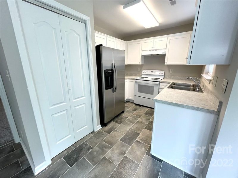 Property image 2 at 2100 Sebastiani Drive, Charlotte, NC 28214