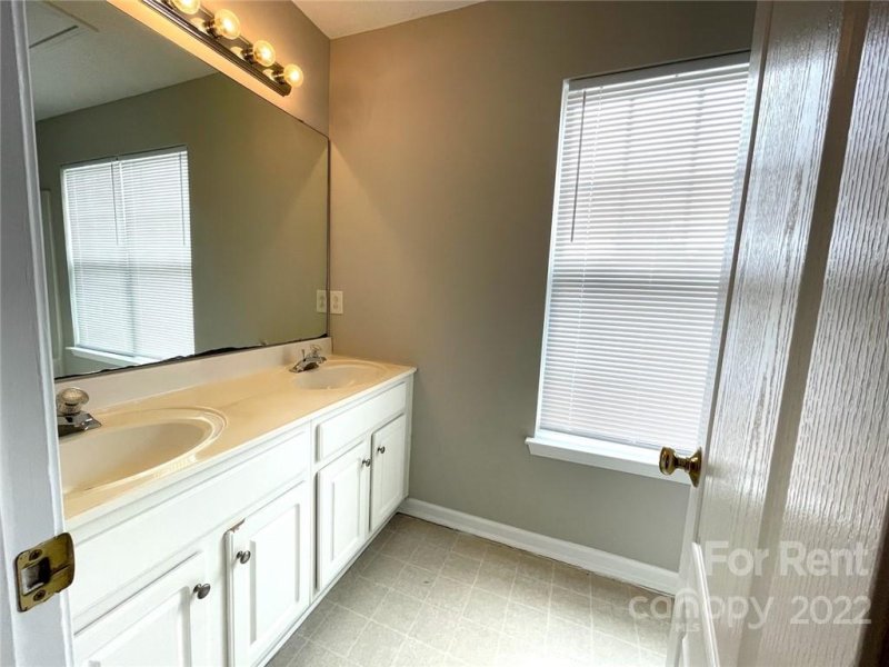 Property image 5 at 2100 Sebastiani Drive, Charlotte, NC 28214