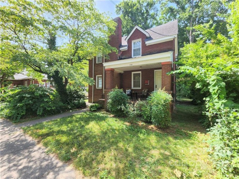 754 Montgomery Avenue