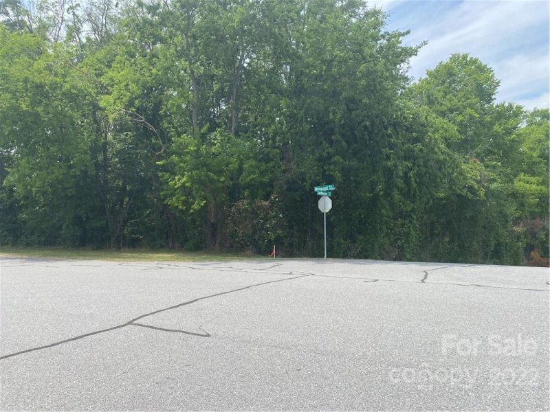 Property image 2 at 2690 Woodcrest Drive, Concord, NC 28027