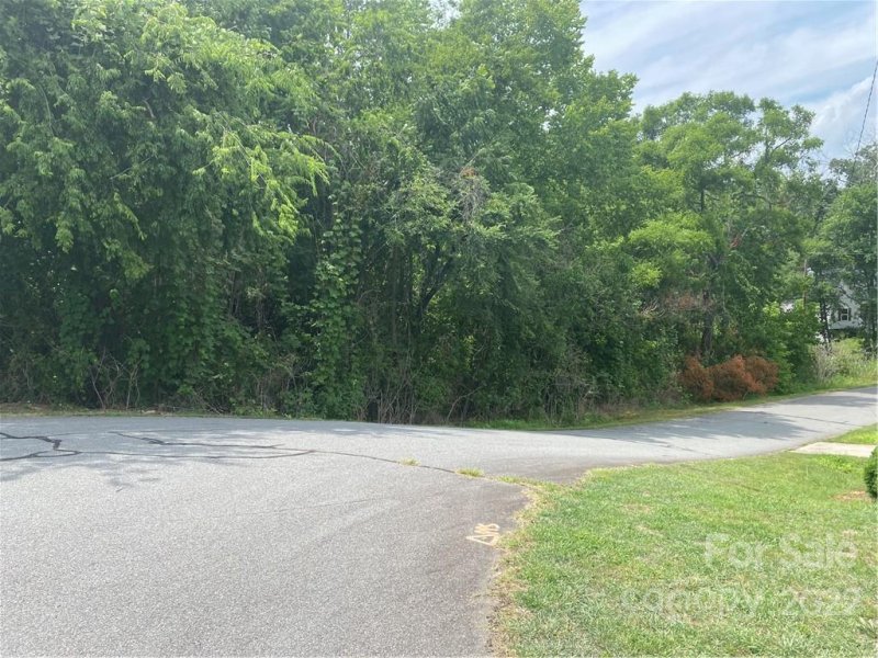 Property image 3 at 2690 Woodcrest Drive, Concord, NC 28027