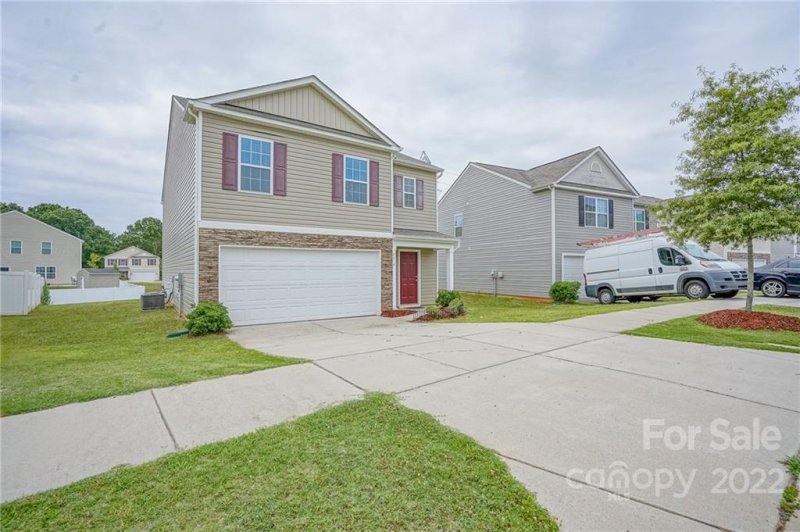 Property image 3 of 2418 Dewey Creek Lane in Sanders Farm, Charlotte, NC 28216