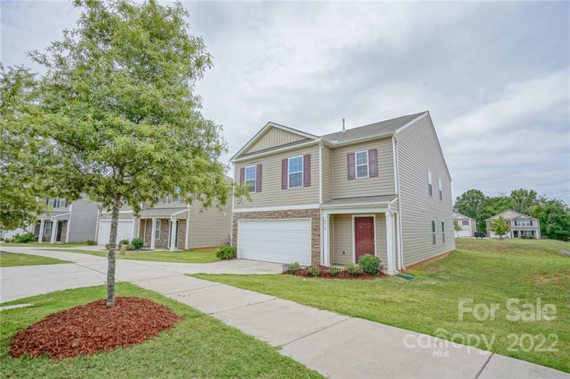 Property image 4 of 2418 Dewey Creek Lane in Sanders Farm, Charlotte, NC 28216