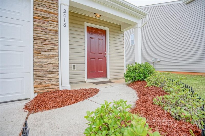 Property image 5 of 2418 Dewey Creek Lane in Sanders Farm, Charlotte, NC 28216