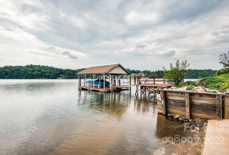 Property image 3 at 59 S Point Lane, Taylorsville, NC 28681