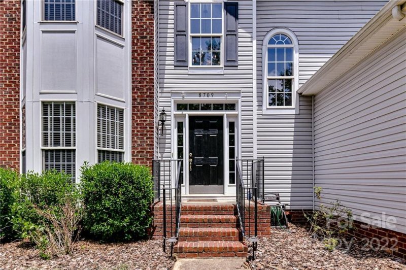Property image 3 at 8709 Huntland Court, Charlotte, NC 28277