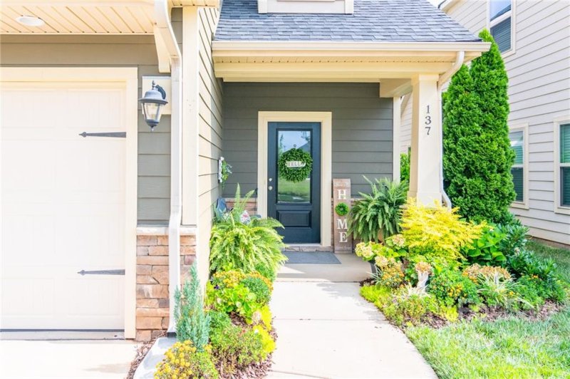 Property image 3 at 137 Martingale Avenue, Mooresville, NC 28115