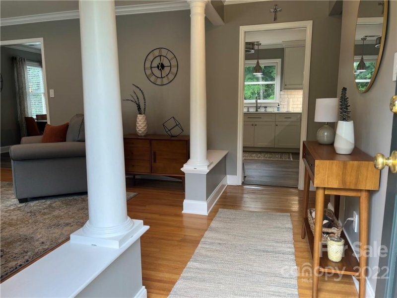 Property image 2 at 1048 Eaglewood Avenue, Charlotte, NC 28212