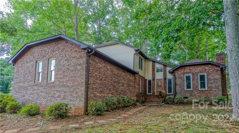 Property image 2 at 158 Crystal Circle, Mooresville, NC 28117