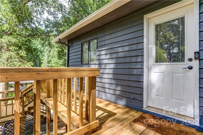 Property image 4 at 7066 Executive Circle, Denver, NC 28037