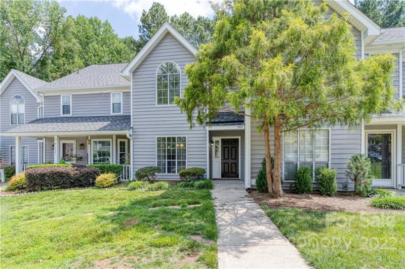 Property image 2 at 2823 Iron Gate Lane, Charlotte, NC 28212