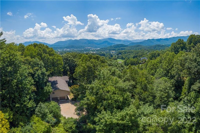 Property image 3 at 71 Laurelwood Lane, Waynesville, NC 28786