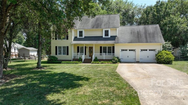 Property image 2 at 105 Poplar Court, Mount Holly, NC 28120