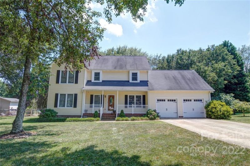 Property image 3 at 105 Poplar Court, Mount Holly, NC 28120