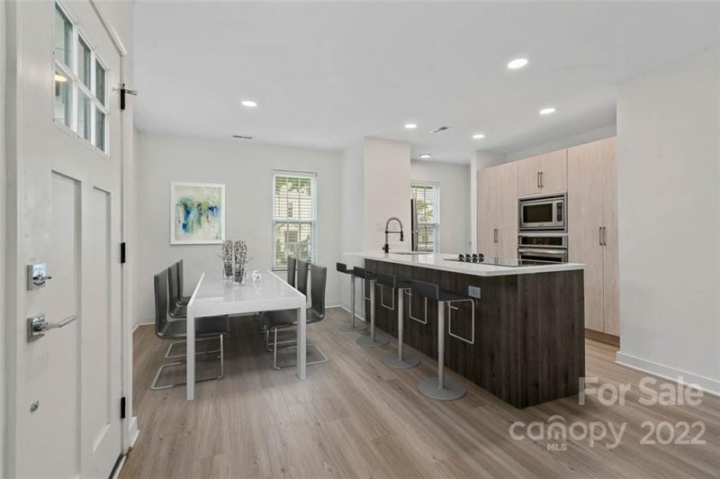 Property image 2 at 1525 Briar Creek Road, Charlotte, NC 28205