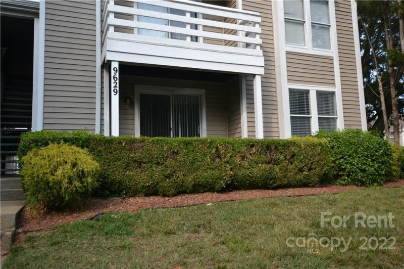 Property image 2 at 9629 Vinca Circle, Charlotte, NC 28213