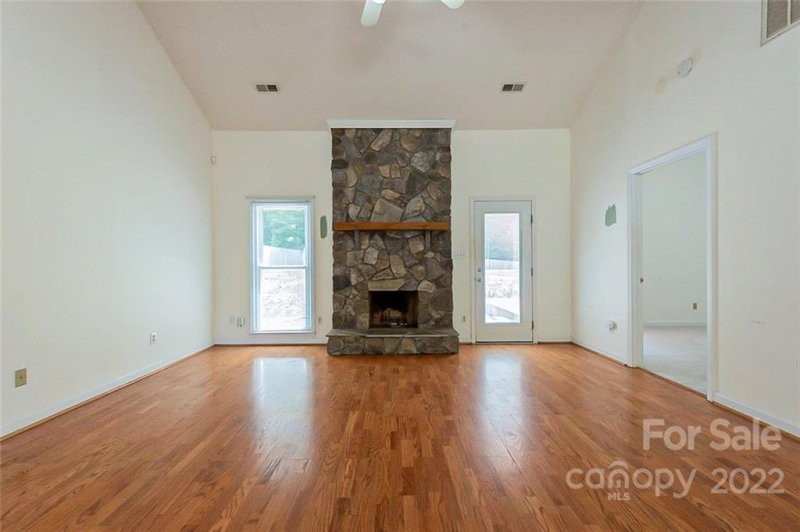Property image 3 at 6924 Loretta Place, Charlotte, NC 28215