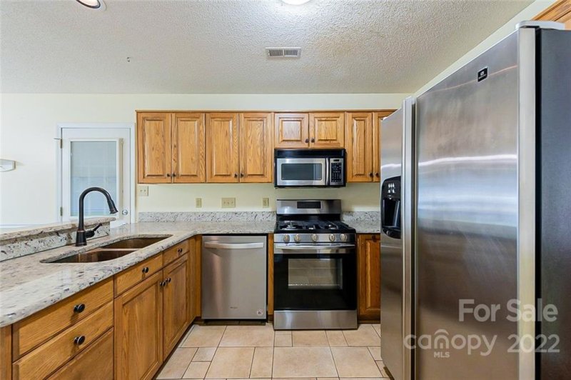 Property image 5 at 6924 Loretta Place, Charlotte, NC 28215