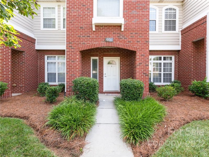 Property image 2 at 921 Central Park Circle, Davidson, NC 28036