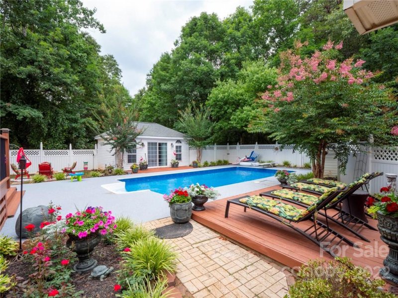 2511 Fallen Oak Trail