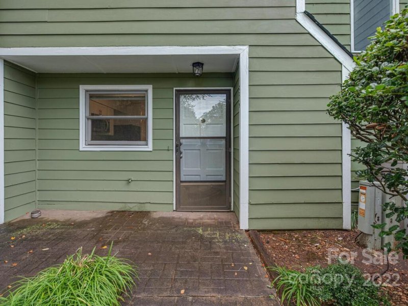 Property image 2 at 8219 Feather Lane, Charlotte, NC 28212