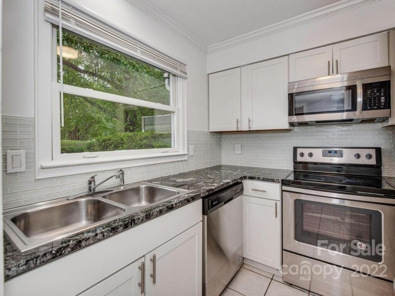 Property image 4 at 8219 Feather Lane, Charlotte, NC 28212