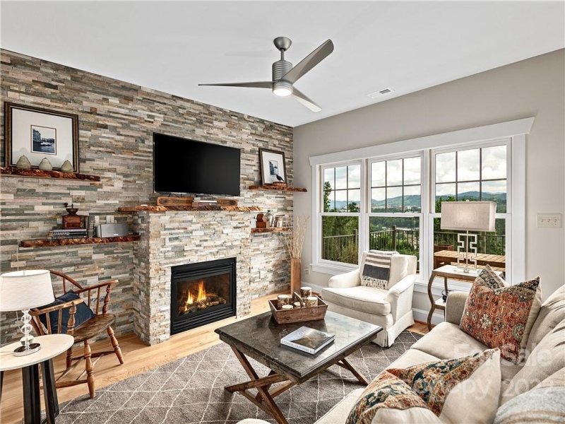 Property image 3 at 16 Grandview Drive, Asheville, NC 28806