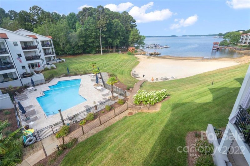 17811 Half Moon Lane