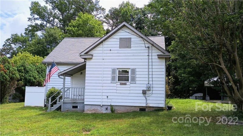 Property image 2 at 204 Highland Place, Hickory, NC 28601