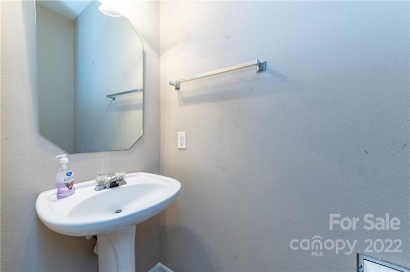 Property image 5 at 10913 Princeton Village Drive, Charlotte, NC 28277