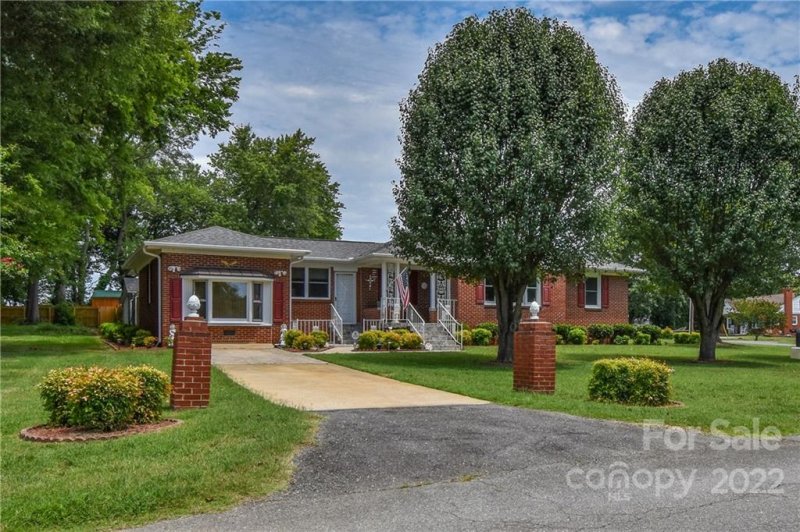 2429 Oakwood Circle