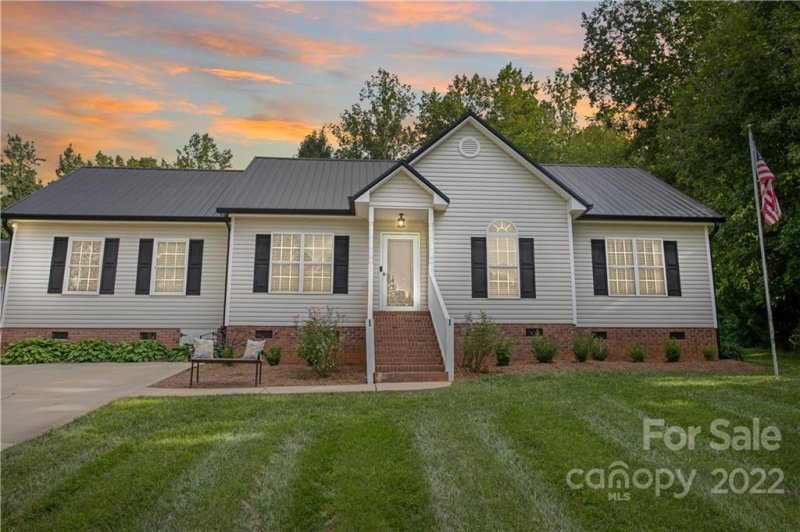 Property image 2 at 730 Cove Road, Gastonia, NC 28052