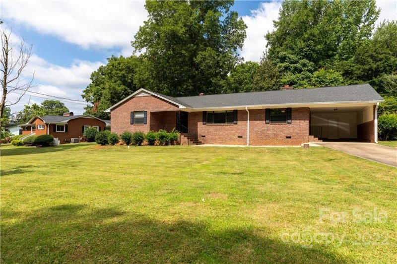 Property image 2 at 515 Dutchman Avenue, Mount Holly, NC 28120