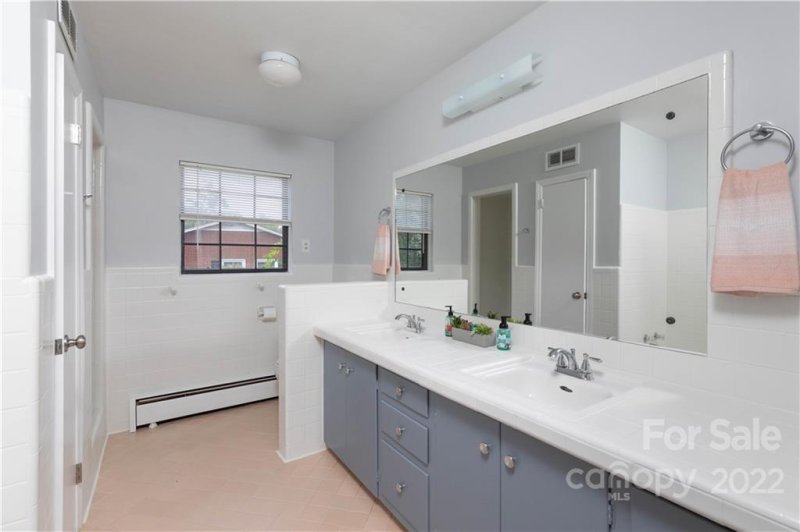 Property image 4 at 515 Dutchman Avenue, Mount Holly, NC 28120