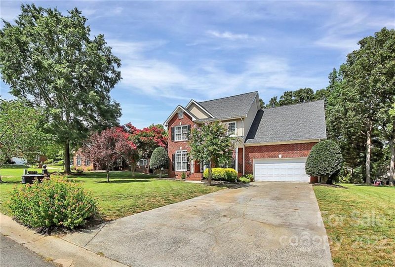 Property image 3 at 8207 Stevens Mill Road, Matthews, NC 28104