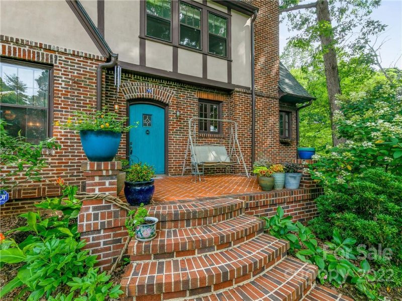 Property image 3 at 79 Tacoma Circle, Asheville, NC 28801