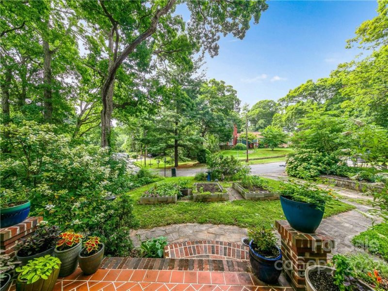 Property image 4 at 79 Tacoma Circle, Asheville, NC 28801