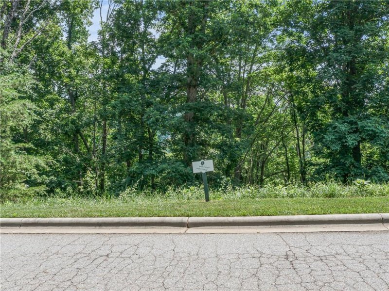 Property image 3 at 146 Summit Tower Circle, Asheville, NC 28804