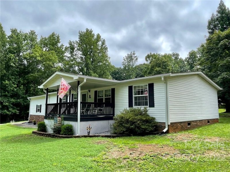 Property image 2 at 3340 Stony Brook Circle, Newton, NC 28658