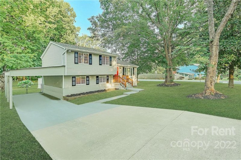 Property image 2 at 8007 Mahogany Drive, Charlotte, NC 28227