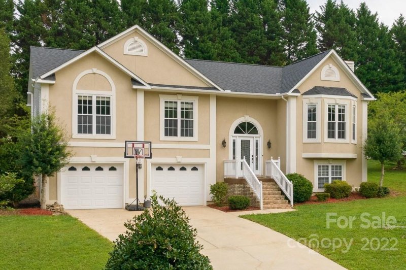 907 42nd Avenue Lane