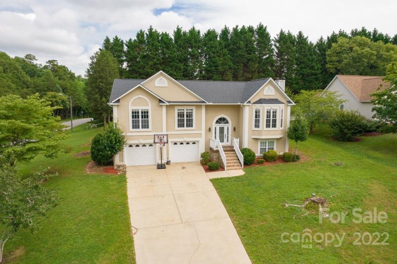 Property image 5 at 907 42nd Avenue Lane, Hickory, NC 28601