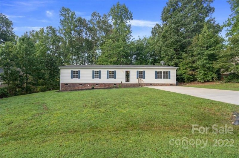 Property image 2 at 108 Sunwood Court, Statesville, NC 28625