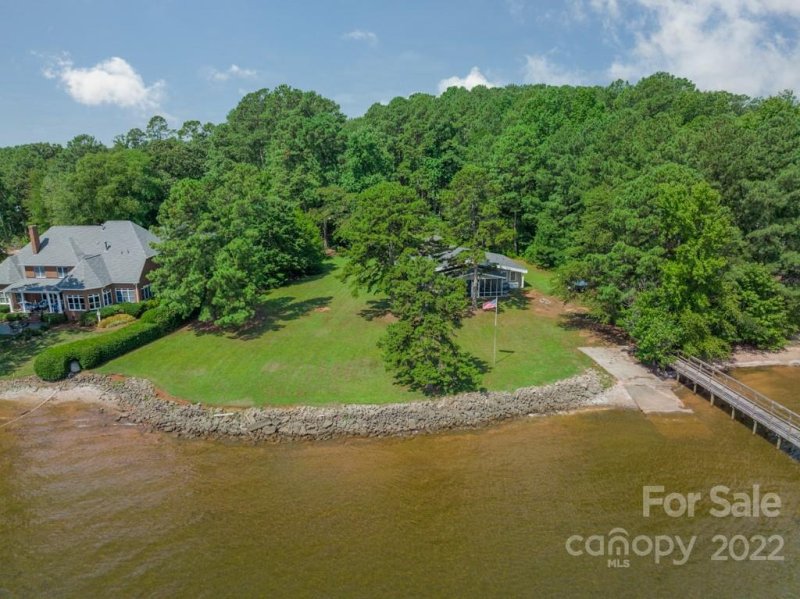 8303 Luckey Point Road