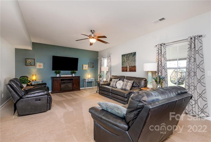 Property image 3 at 1316 Farm Branch Drive, Concord, NC 28027