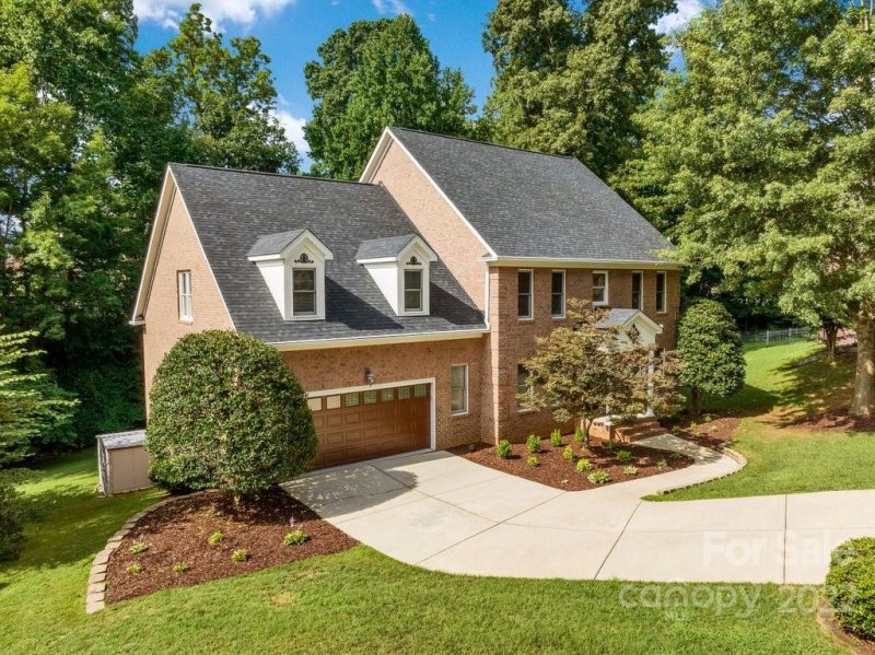 656 Amberley Crossing