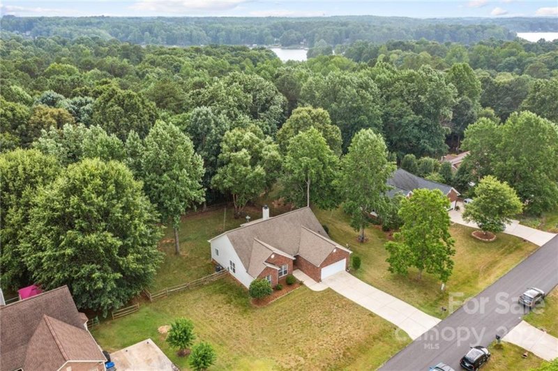 Property image 3 at 135 Sea Trail Drive, Mooresville, NC 28117