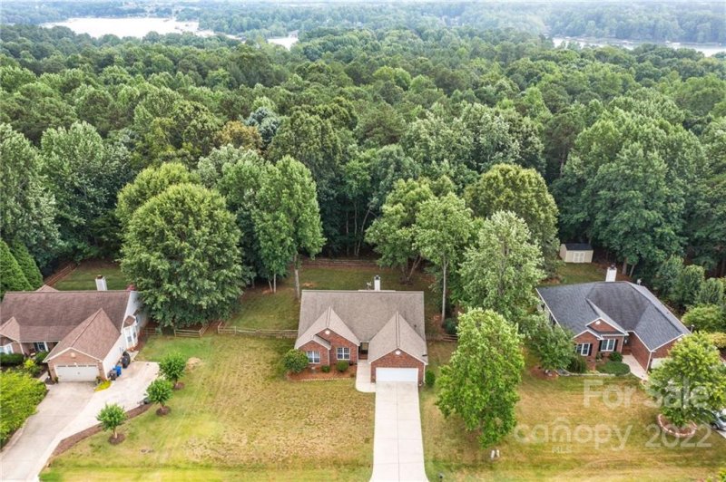 Property image 4 at 135 Sea Trail Drive, Mooresville, NC 28117